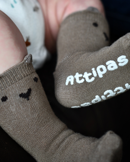 Meias Antiderrapantes Attipas Otter (Castanho) – 1 Par
