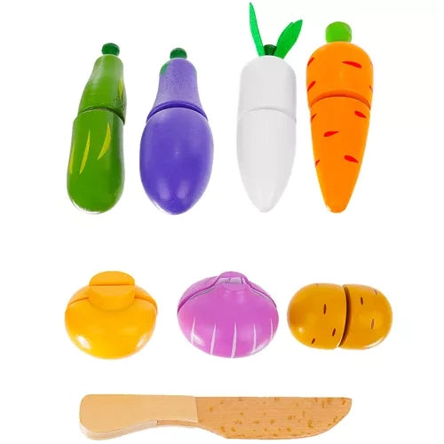 Conjunto de Frutas e Legumes em Madeira com Tábua de Corte